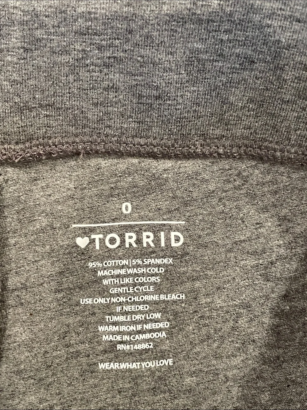 torrid Heather Gray Capri Pocket Leggings D24